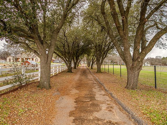 4th image of 1432 Mount Gilead Rd