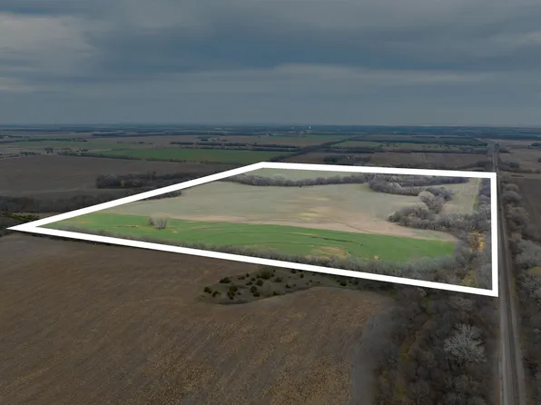 8805 N Harvest Hill Rd, Peabody, KS 66866