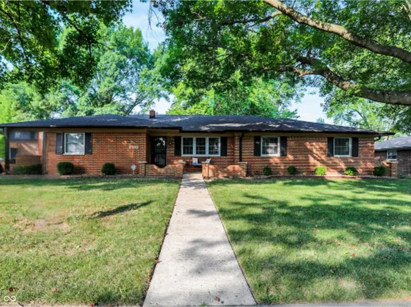 8610 Royal Meadow Dr, Indianapolis, IN 46217
