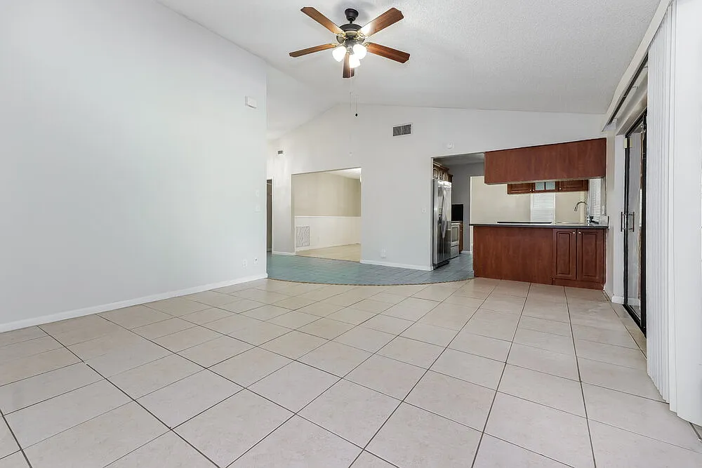 4 bed, 2.0 bath, 2323 sqft, $3,390 — Photo 4