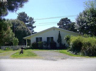 311 13th St SW, Bandon, OR 97411