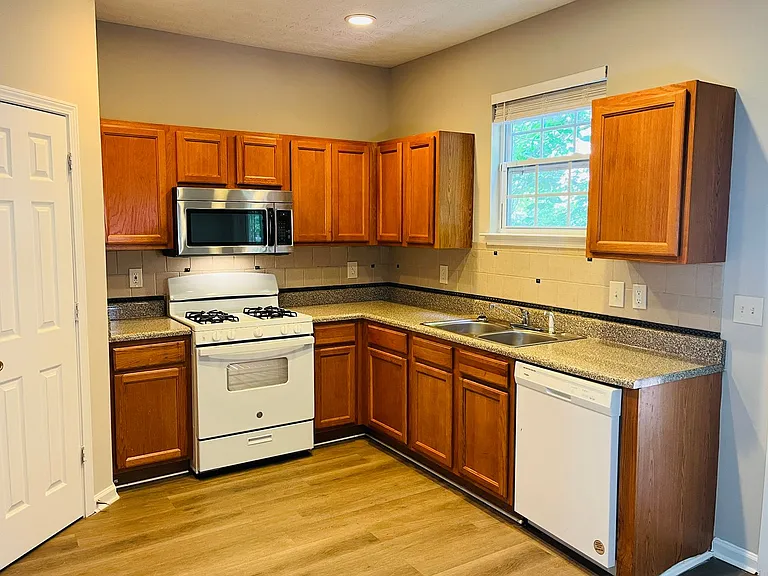 4014 Carisbrook Dr — Photo 11