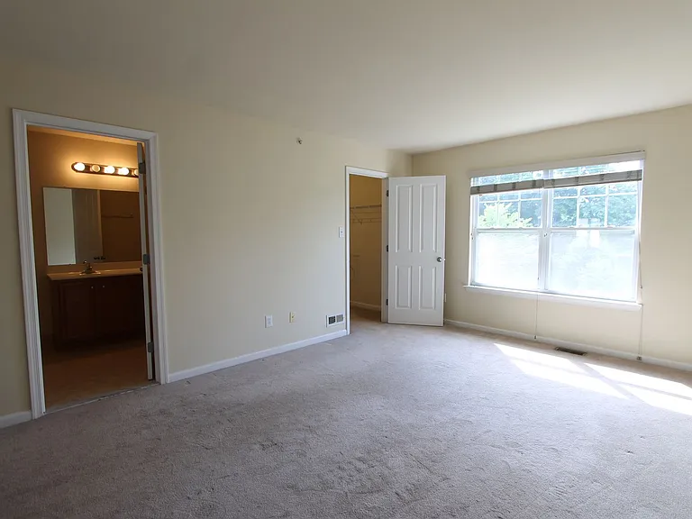 316 Ross Ct — Photo 17