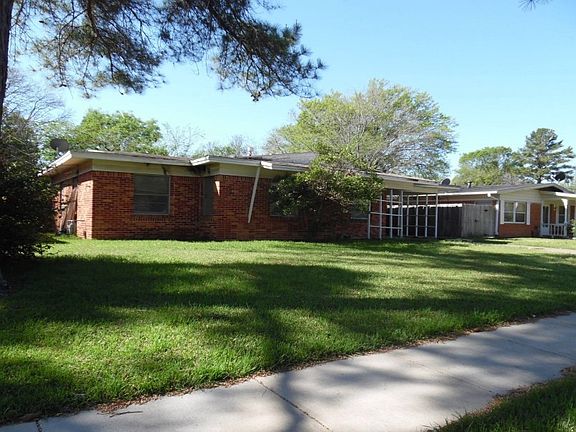 3rd image of 1522 Meadowbrook Ln