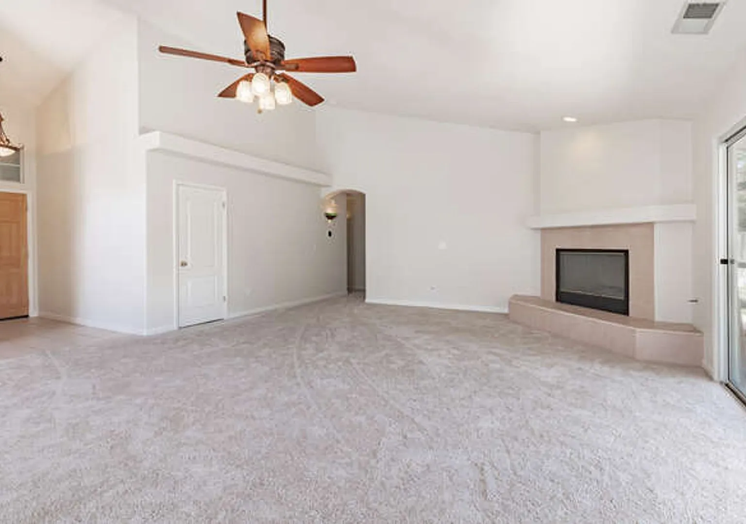 Clovis 3 Bedroom/2 Bath Home Ready for Move In — Photo 4