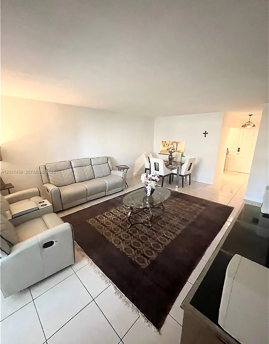 Lake Clarke Gardens Condo — Photo 2