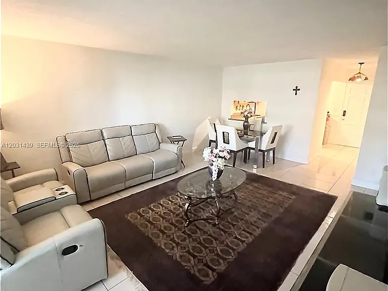 2581 Garden Dr N #203 — Photo 2
