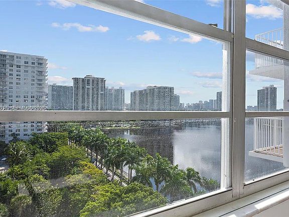3rd image of 2801 NE 183rd St APT 1016W