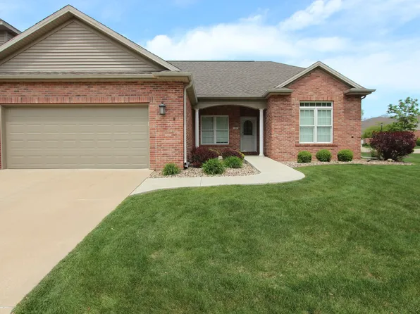 26 Monarch Dr, Bloomington, IL 61704