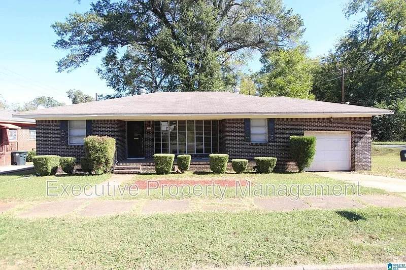 4 bed, 1.5 bath, 1455 sqft, $1,250 — Photo 1