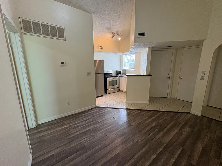 1948 Lake Atriums Cir #121 — Photo 4