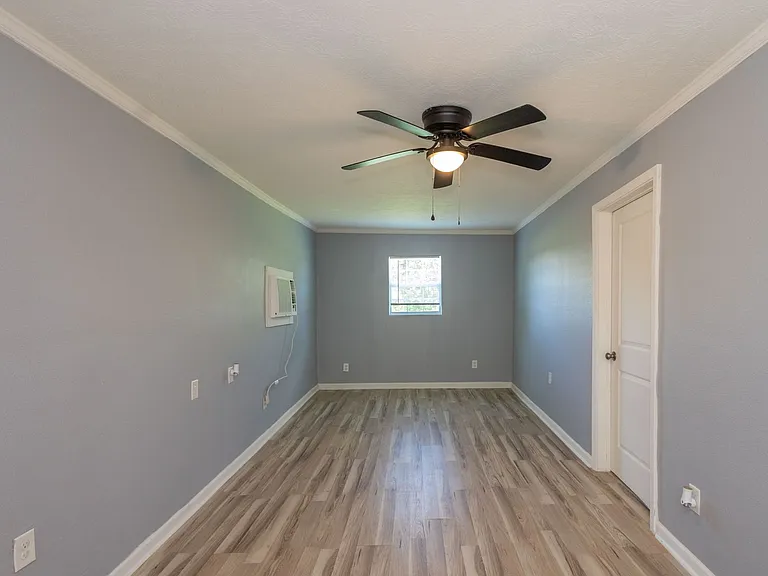 1840 Ollie St — Photo 7