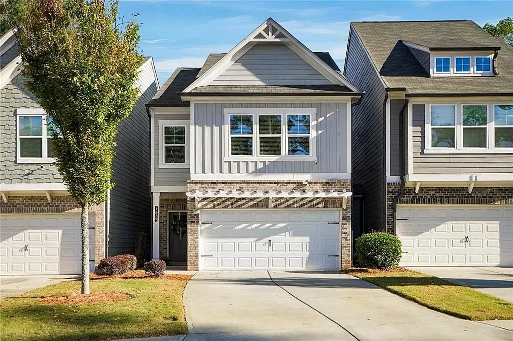 3 bed, 2.5 bath, 2036 sqft, $2,500 — Photo 1