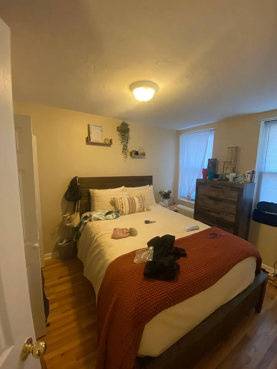 Building Photo - 204 Hanover St #13