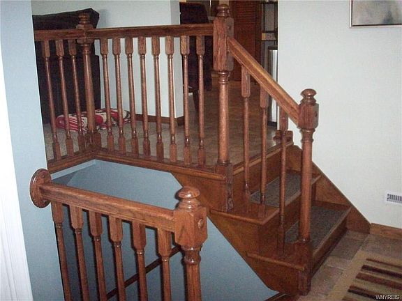 2nd image of 90 Cresthaven Dr