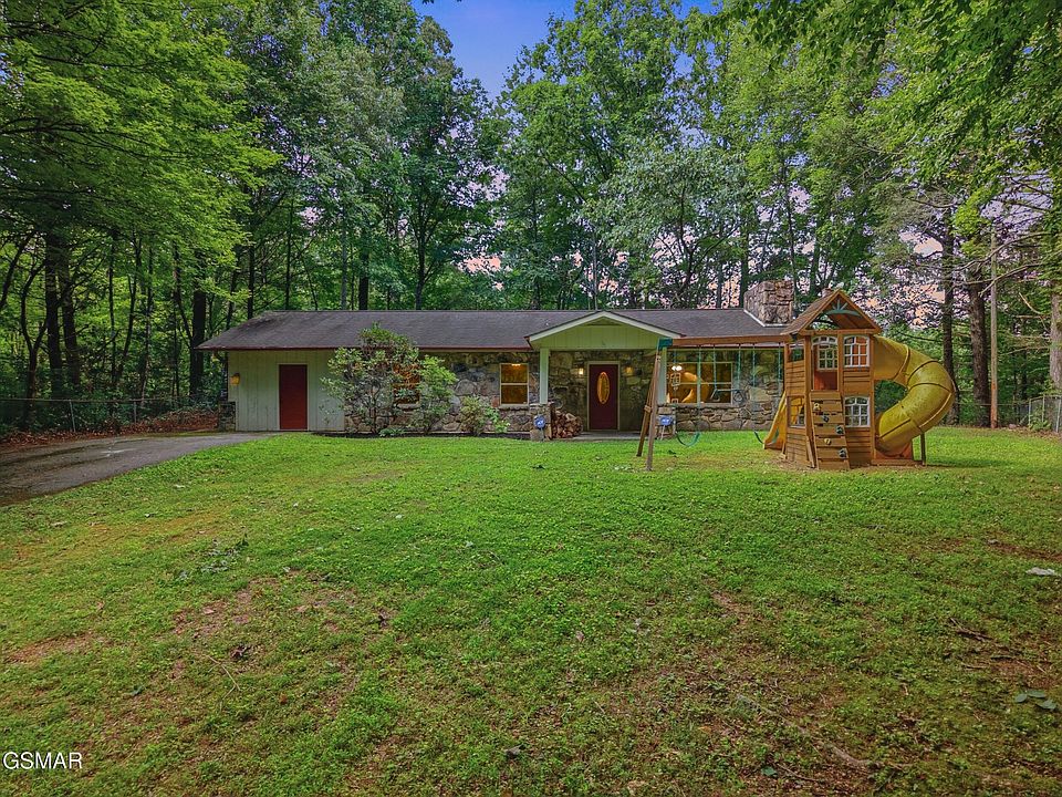 1st image of 220 Seaton Dr
