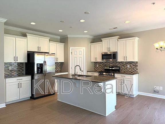 3rd image of 11504 Amarone Dr