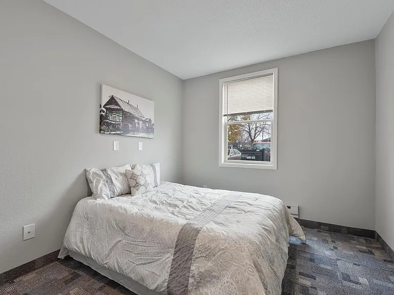 154 E Broadway St — Photo 18