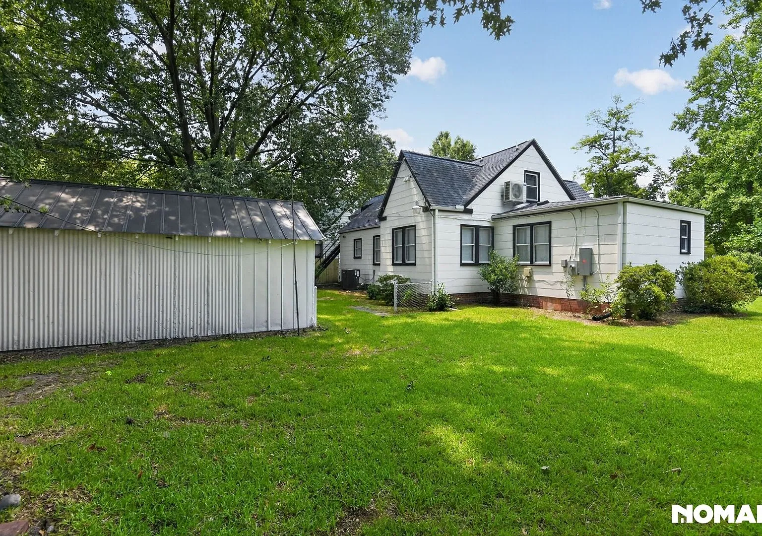 Charming Duplex Top Unit in Hampton — Photo 2
