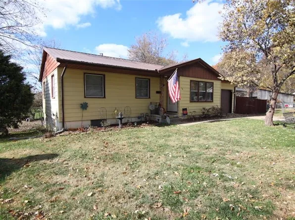 711 W Clay St, Harrisonville, MO 64701