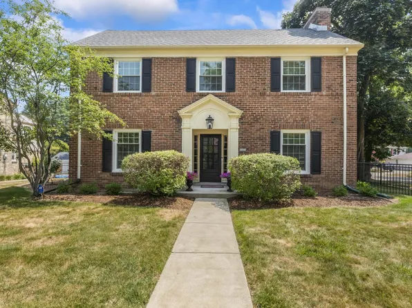 4400 N Wildwood AVENUE, Shorewood, WI 53211