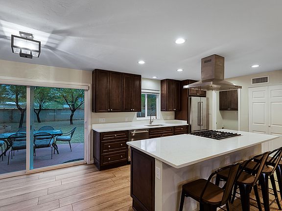 3rd image of 2839 E Blacklidge Dr