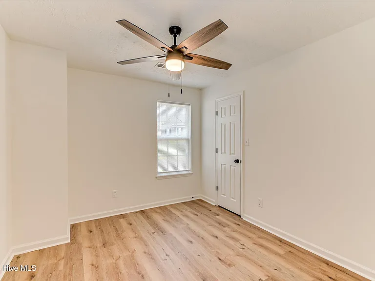 4688 Perry Mill Cir — Photo 32