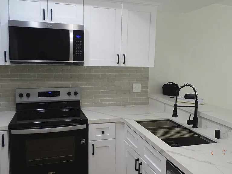 905 S Mountain Ave — Photo 4