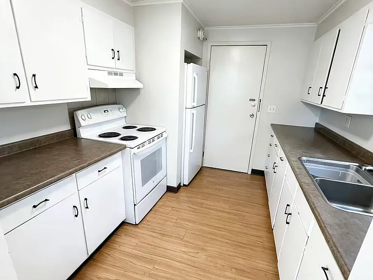 1634 Broad St #B1 — Photo 4