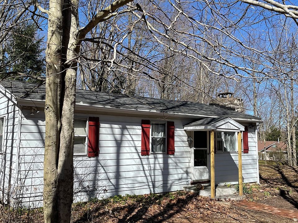 3bedroom ranch home on corner lot