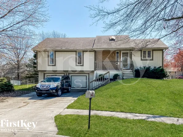 804 NE Karapat Dr, Kansas City, MO 64155