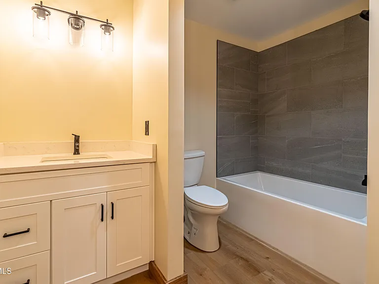 453 E Main St #800 — Photo 9