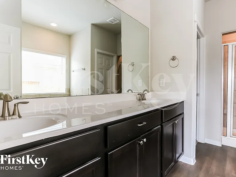 7215 Victorville Dr — Photo 11