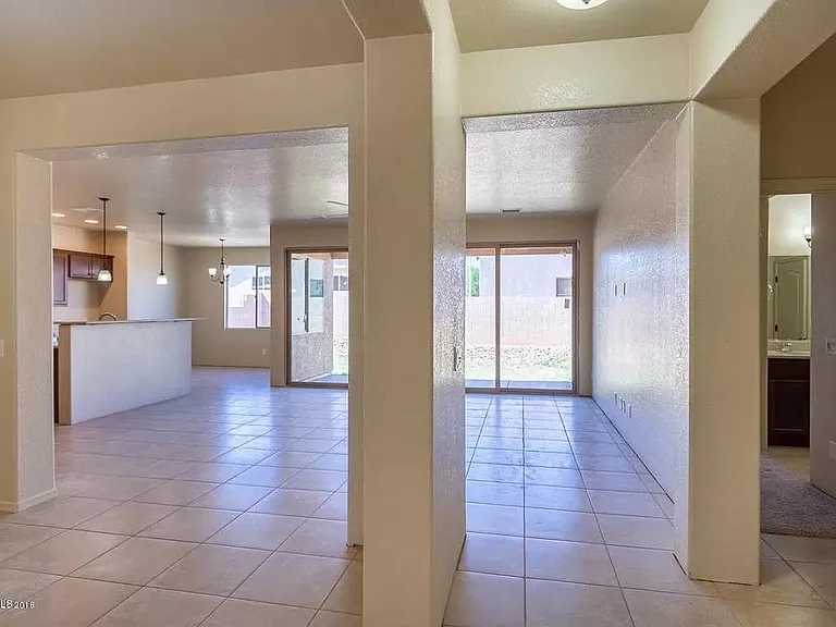 1184 Marchbanks Dr — Photo 6