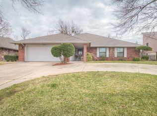 2134 Edinburg Dr, Yukon, OK 73099