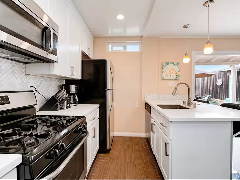 3112 Oliphant St — Photo 7