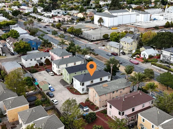2774 Sacramento St, Berkeley, CA 94702