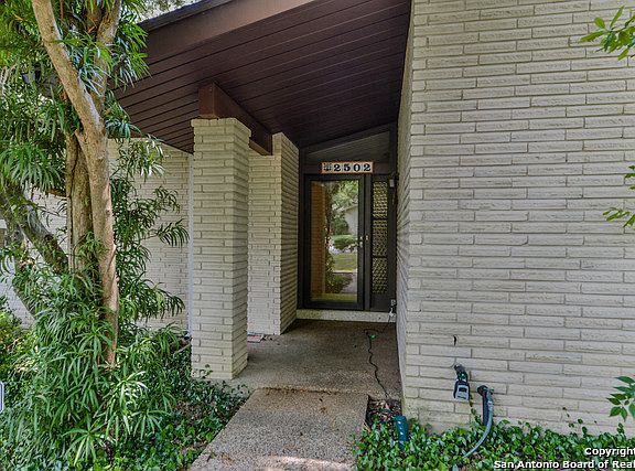 3rd image of 2502 Old Orchard Ln