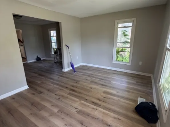 319 W Washington St #3, Grand Ledge, MI 48837