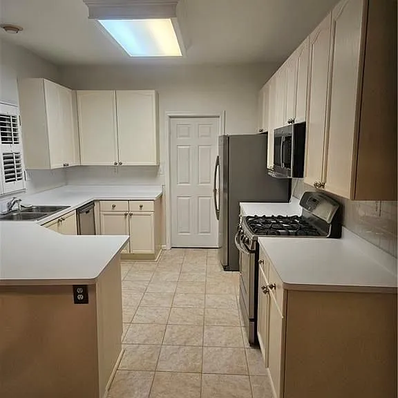 1568 Ridge Point Dr — Photo 9