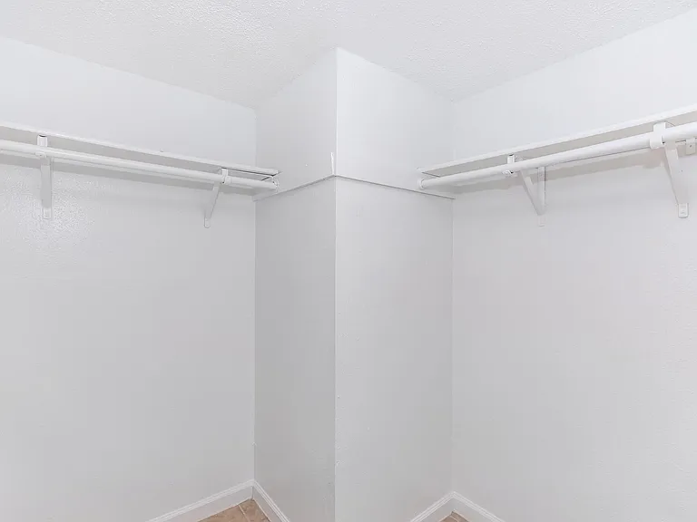 3737 Hillcroft Apartments — Photo 18