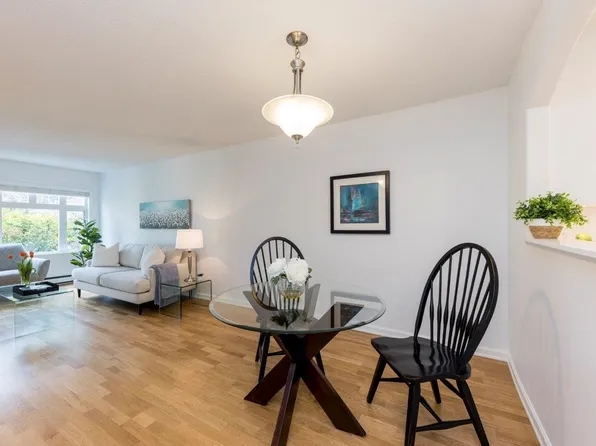 2800 Chesterfield Ave #201, North Vancouver, BC V7N 4M1