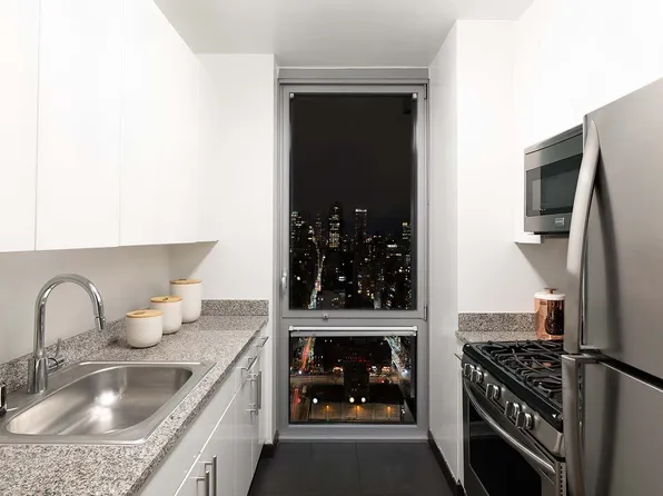 505 West 37th Street image 8 of 13