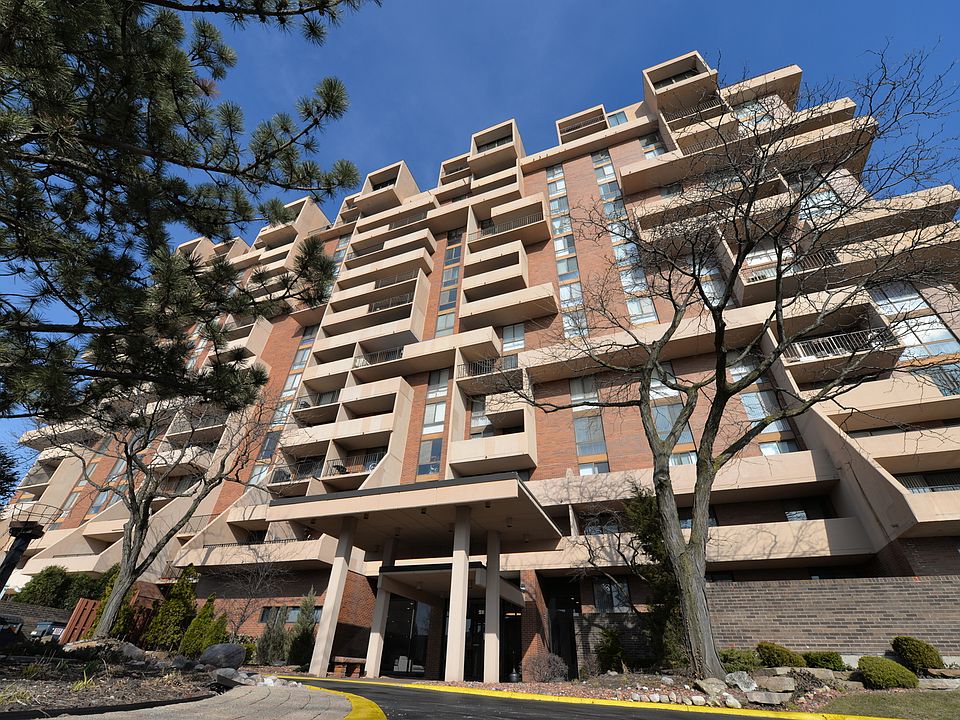 1st image of 465 W Dominion Dr Unit 101