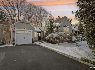 1 Van Dyke Dr, Ho Ho Kus, NJ 07423