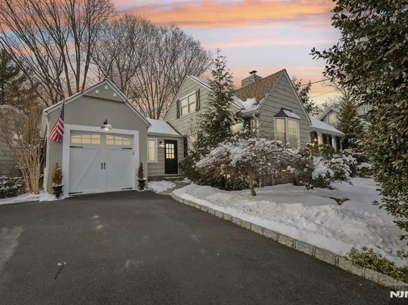 1 Van Dyke Dr, Ho Ho Kus, NJ 07423