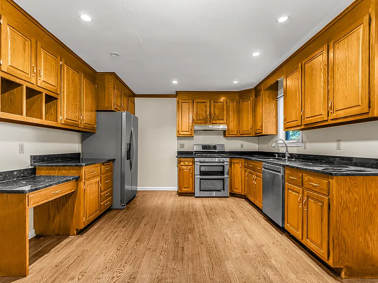 33 Serafin Ct — Photo 4