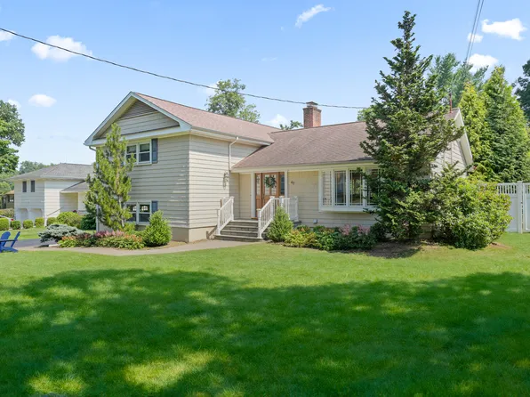 49 Random Road, Fairfield, CT 06825