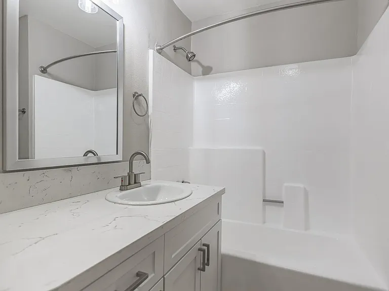 7918 Reseda Blvd — Photo 28