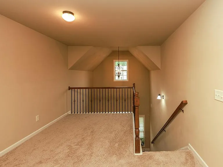2241 Line Dr — Photo 32